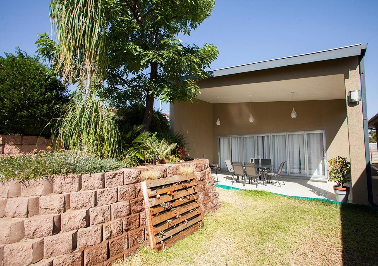 Rnb'S Studio Apartment Windhoek Exteriér fotografie
