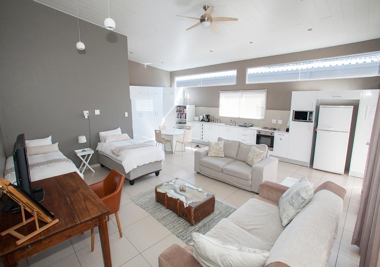 Rnb'S Studio Apartment Windhoek Exteriér fotografie