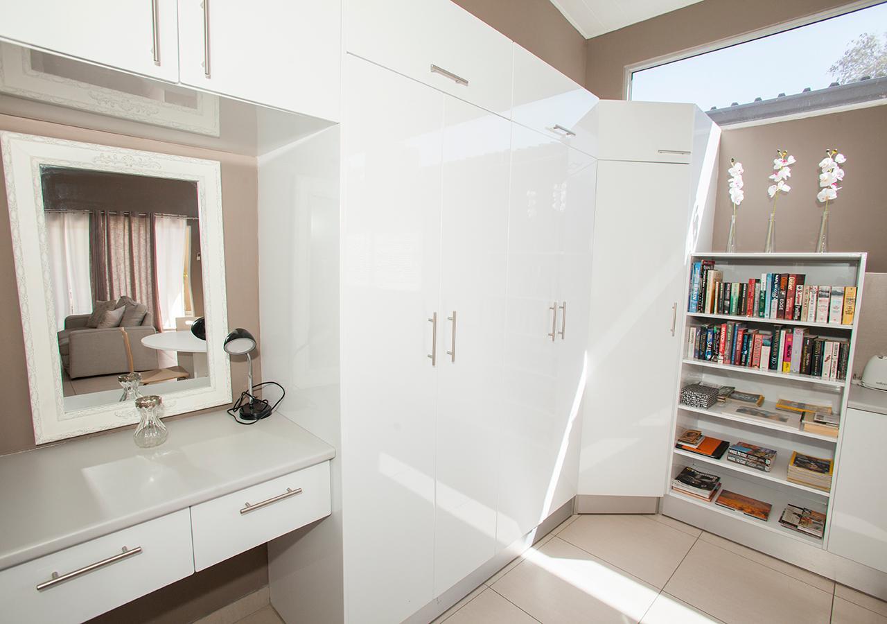 Rnb'S Studio Apartment Windhoek Exteriér fotografie