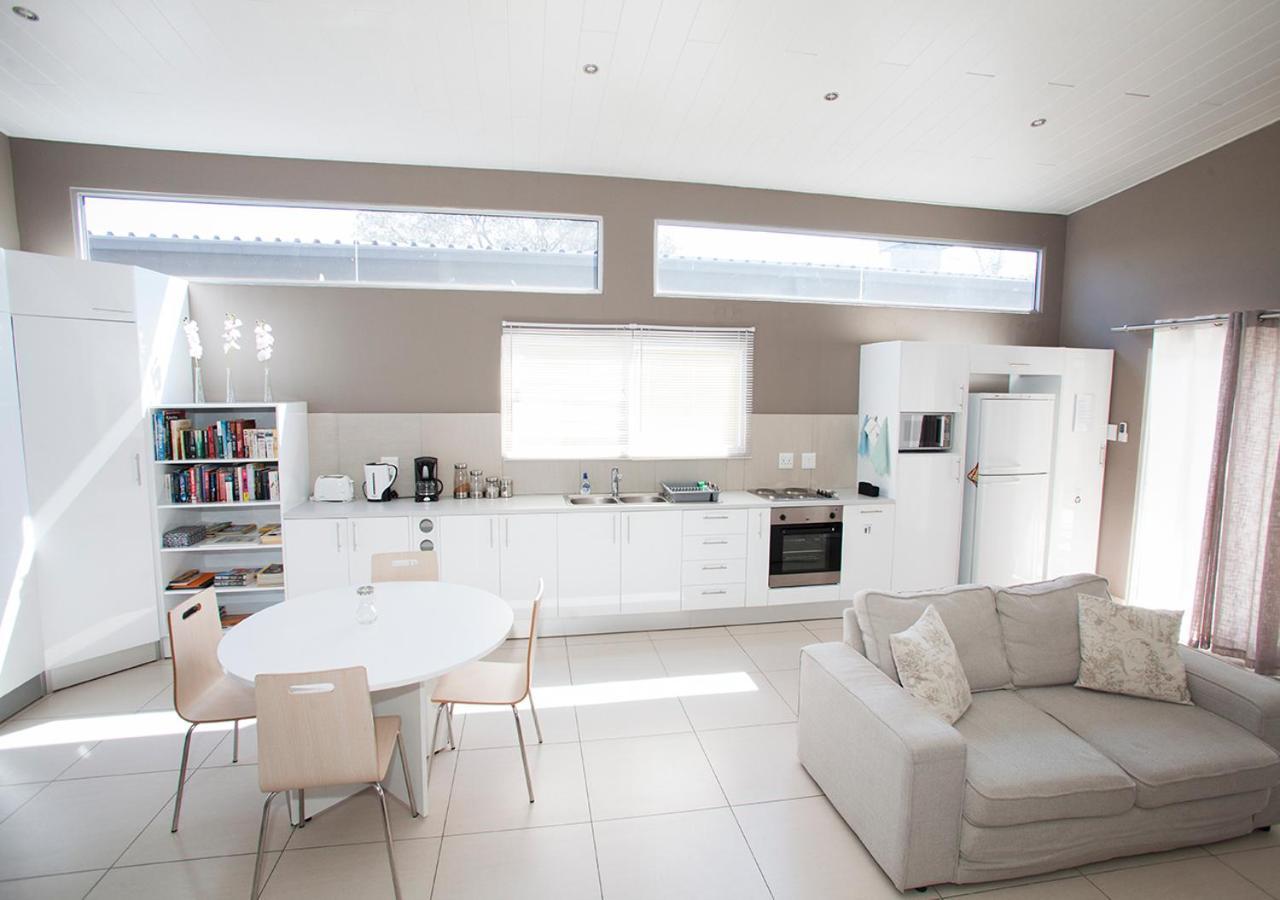 Rnb'S Studio Apartment Windhoek Exteriér fotografie