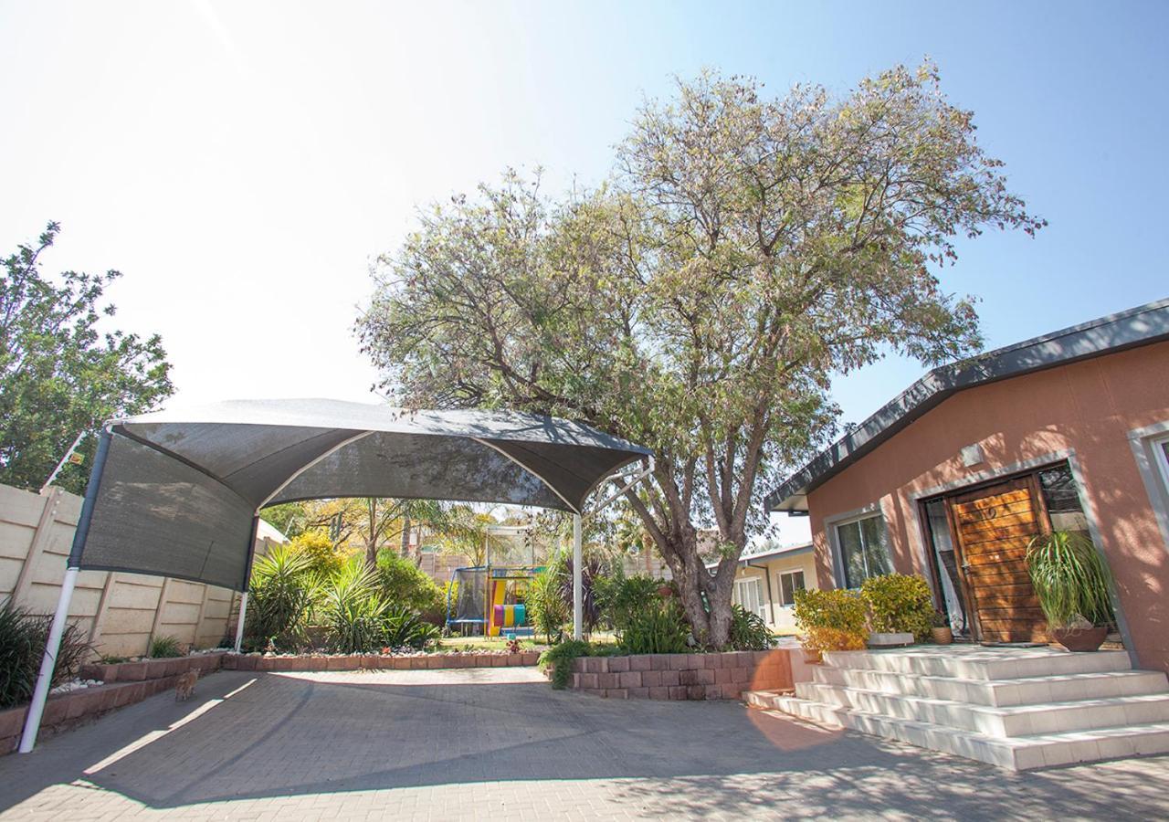 Rnb'S Studio Apartment Windhoek Exteriér fotografie